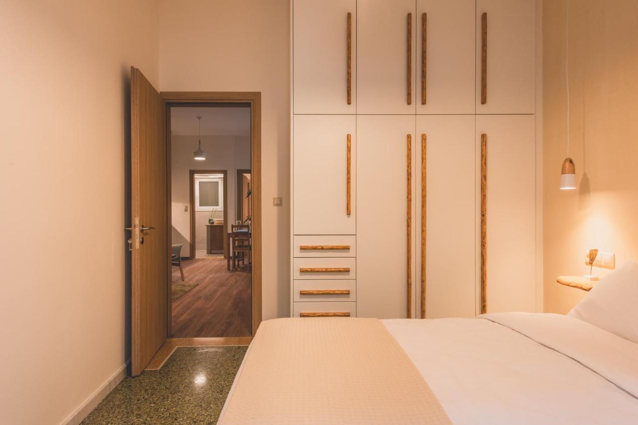 Apartment Living Stone Azurite: Luxury Acropolis-view With Jacuzzi Athens