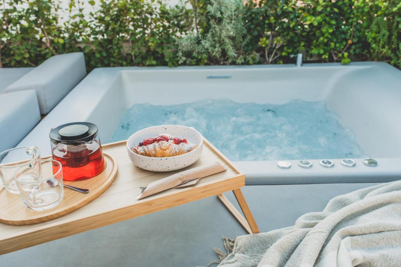 Apartment Living Stone Azurite: Luxury Acropolis-view With Jacuzzi Athens